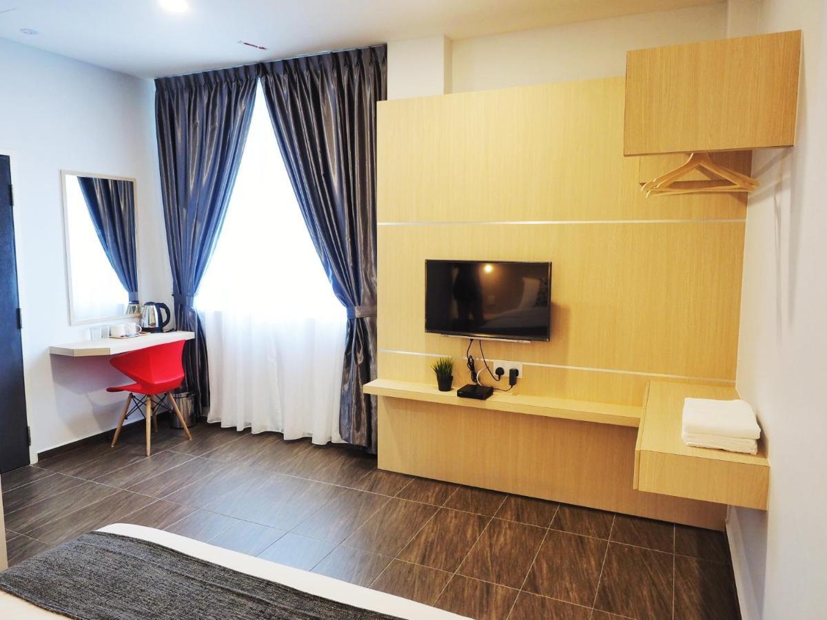The Tree Hotel Muar Extérieur photo