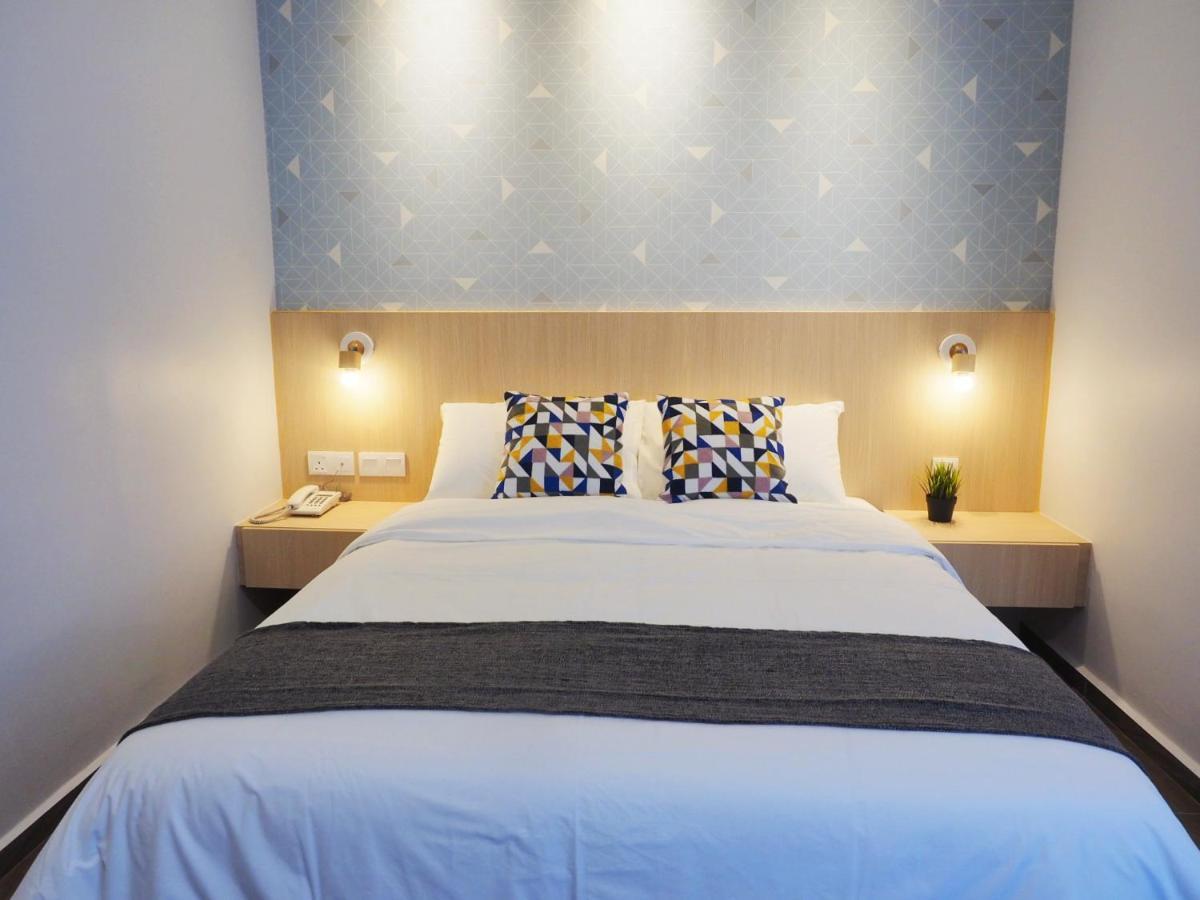 The Tree Hotel Muar Extérieur photo